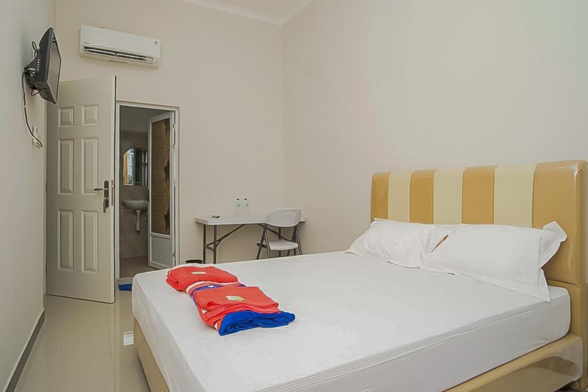 Waringin Guest House Tegal Mitra Reddoorz Dış mekan fotoğraf
